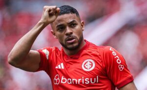 internacional aceita proposta feita pelo vasco, que aguarda aprovação de wanderson por anúncio oficial