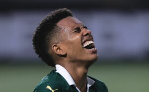 abel ferreira corneta estevão e pede mais objetividade do atacante: “tem que fazer as coisas”