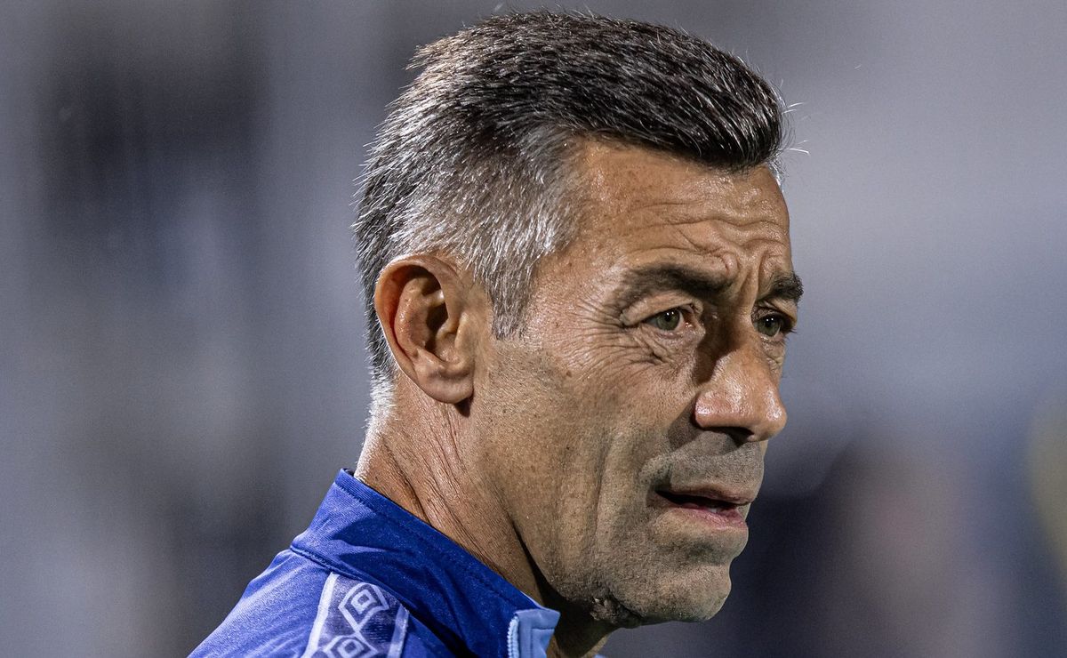 pedro caixinha se envolve em confusão após empate contra a ponte preta e é flagrado em bate boca