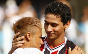 Ídolos no fluminense, thiago silva e ganso são discutidos no santos após chegada de neymar