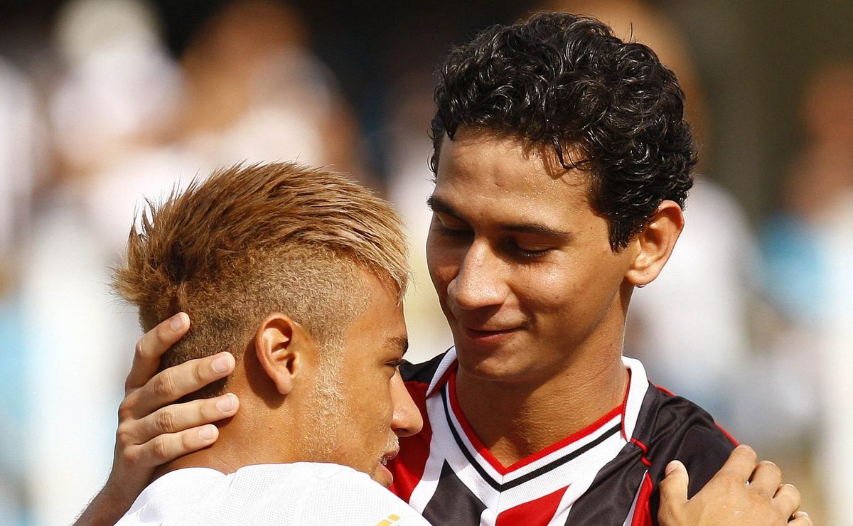 Ídolos no fluminense, thiago silva e ganso são discutidos no santos após chegada de neymar