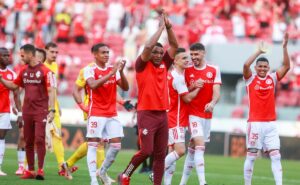 jovem meia, destaque do internacional, desperta interesse de gigante português