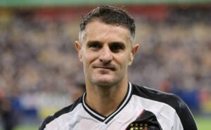 vegetti destaca vitória do vasco, mas assume desempenho abaixo em campo 