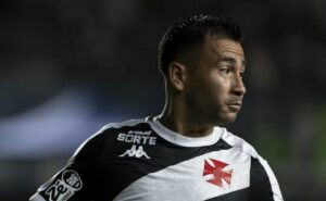 jean david é escanteado no vasco e aumenta rumores sobre troca de atacantes no mercado