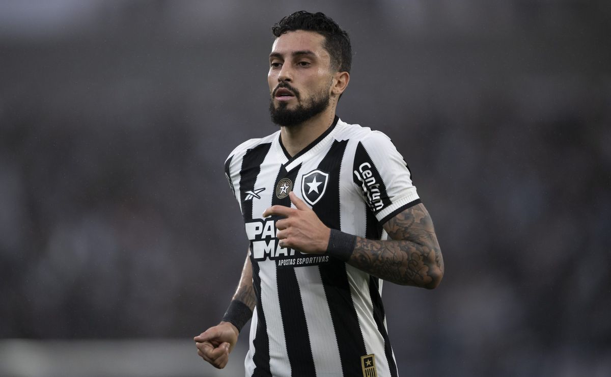 alex telles revela ansiedade para a estreia do time titular do botafogo em 2025: "estamos muito focados"
