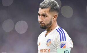 atlético mg oferece r$ 24,2 milhões por luciano acosta, mas salário alto impede contratação