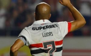 são paulo será homenageado pela superbet com o maior bandeirão no majestoso