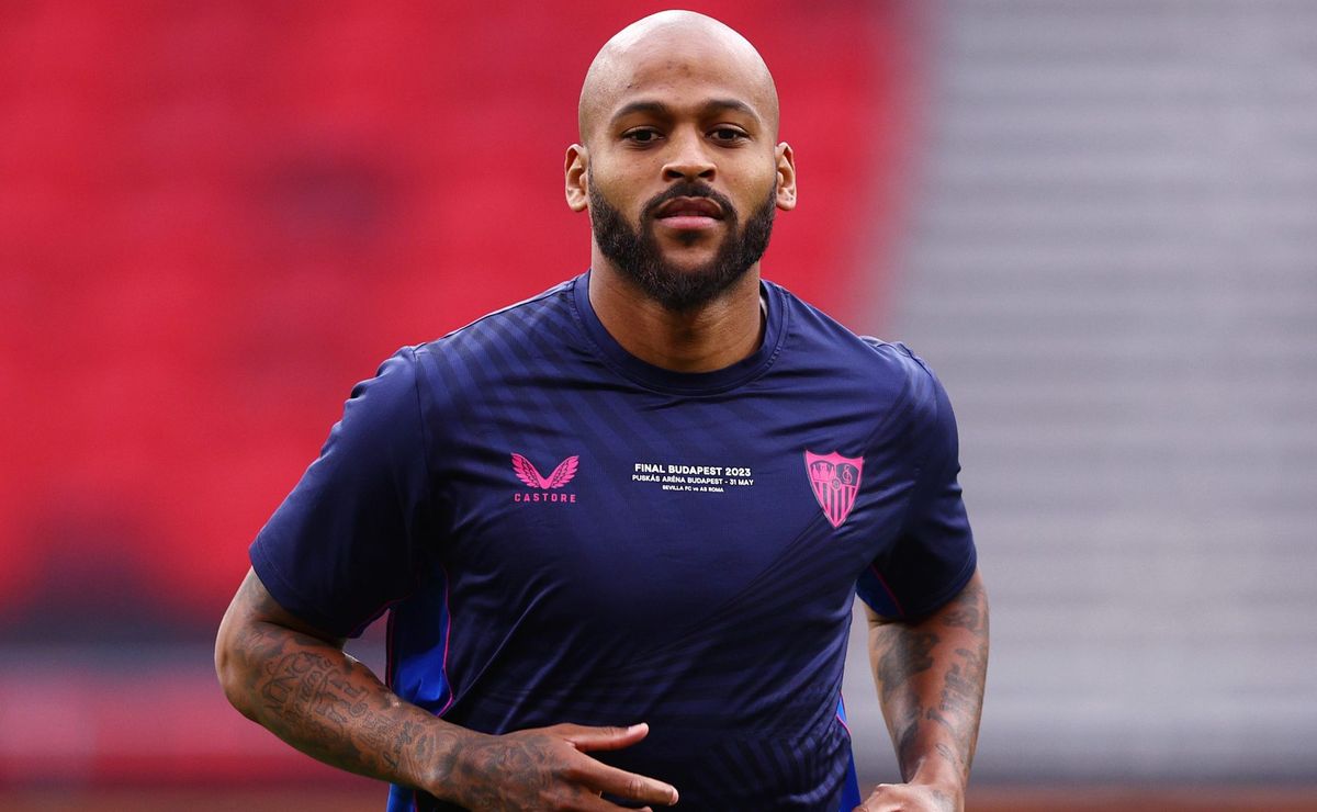 grêmio recebe resposta positiva de zagueiro do sevilla, mas encontra problemão para tentar fechar negócio