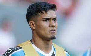 presidente do peñarol afirma que arezo quer deixar grêmio e voltar ao clube