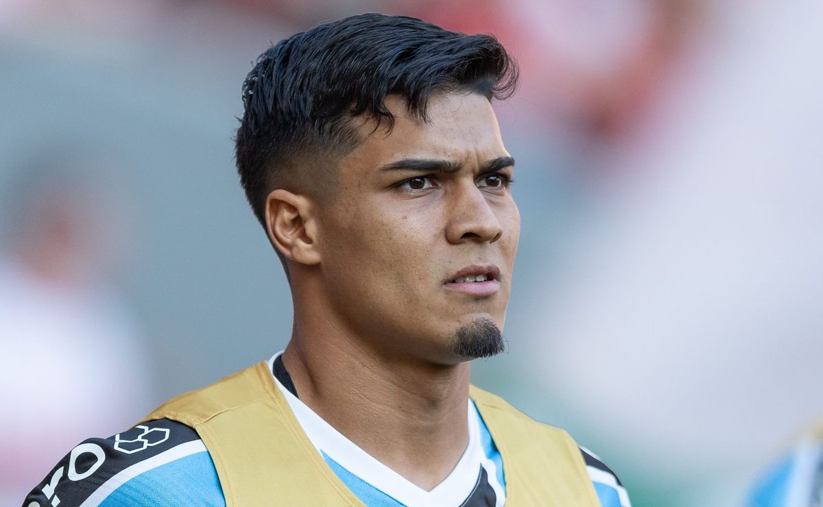 presidente do peñarol afirma que arezo quer deixar grêmio e voltar ao clube