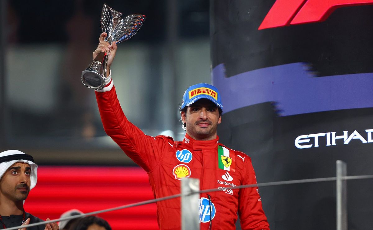 alex albon vê carlos sainz como "bom líder" para a williams: “tem conhecimento de engenharia”