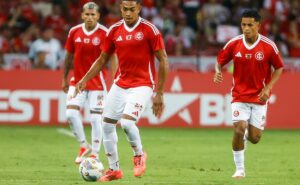 internacional e adidas apresentam novo uniforme que faz homenagem ao passado colorado