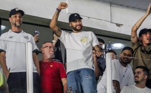com neymar no santos, dante é o único jogador da seleção de 2014 que ainda não voltou ao brasil