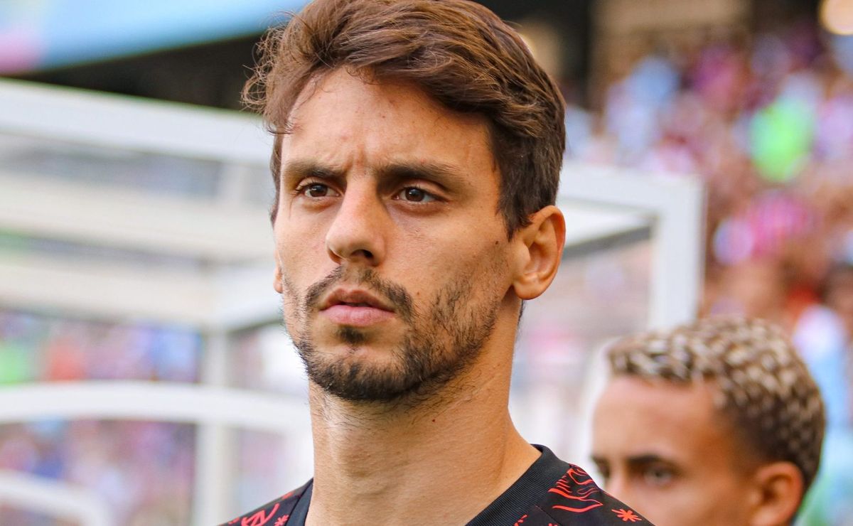 1 ano após deixar o flamengo, rodrigo caio está negociando com o criciúma para disputar a série b