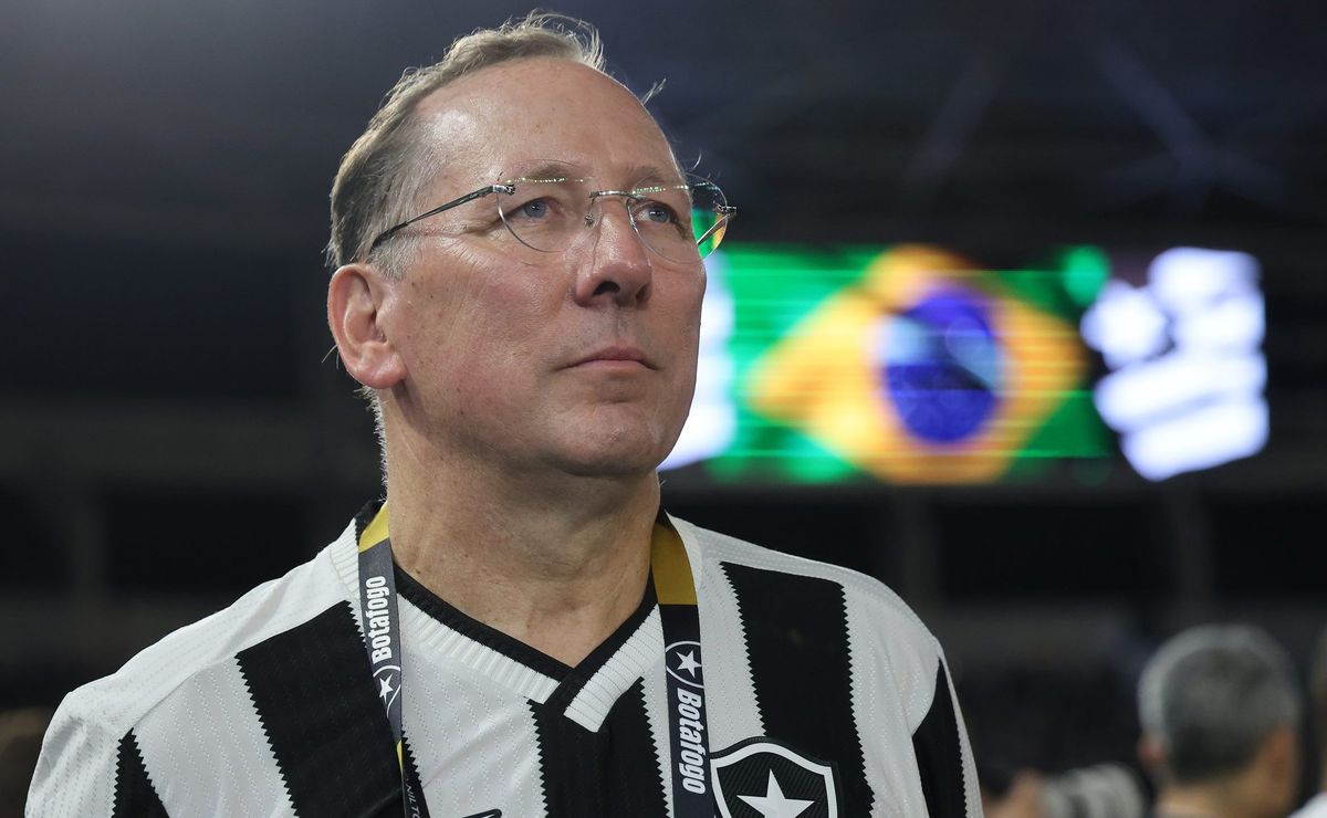 john textor é surpreendido com alta pedida de centroavante para acertar com o botafogo