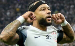 após contratar memphis depay e negociar com pogba e sergio ramos, corinthians pausa busca por reforço midiático 