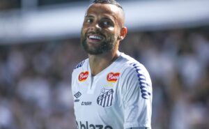 guilherme faz comemoração típica de neymar e santos encaminha novo contrato até 2027 