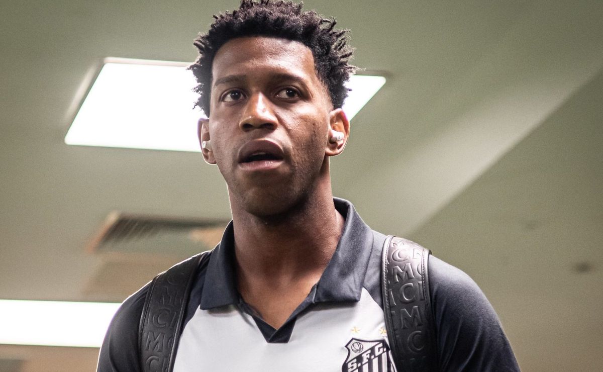 pedro caixinha faz ‘aviso’ sobre gil no santos após derrota para o palmeiras: “dia a dia”