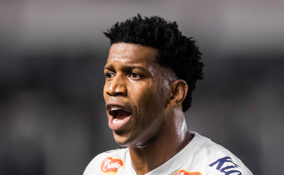 pedro caixinha deixa gil, soteldo e tiquinho fora dos relacionados para ponte preta x santos