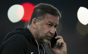 impeachment de augusto melo no corinthians segue sem data definida após confusão