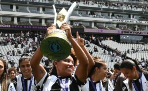 corinthians feminino defende três títulos na temporada de 2025 e busca hexa consecutivo no brasileiro