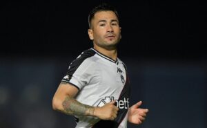 jean david pode trocar vasco pelo colo colo e pedrinho determina condição para liberar atacante