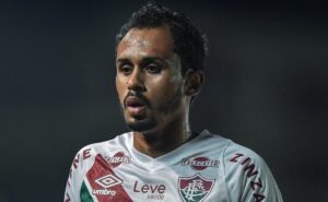 lima desfalca o fluminense no clássico contra o botafogo e mano menezes tem problemão