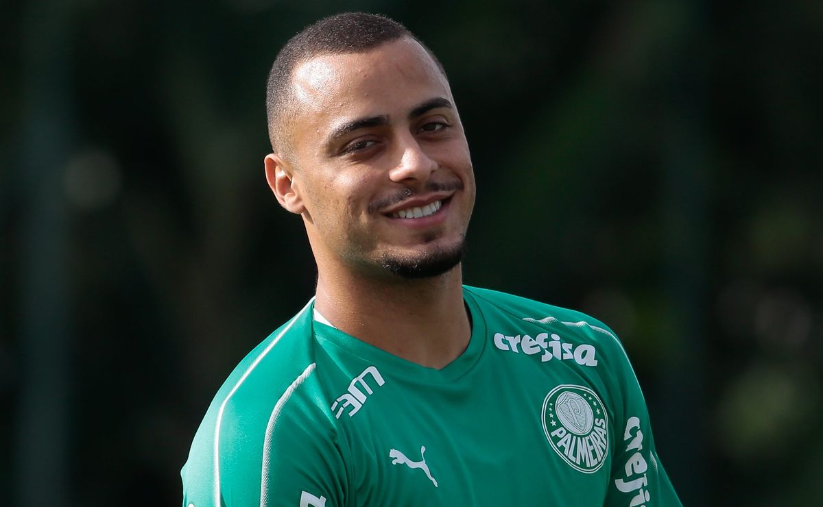 arthur cabral recebe proposta oficial e pode voltar ao brasil para assinar contrato em rival do palmeiras