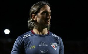 milionarios col entra em contato, lateral direito do são paulo de zubeldía está de saída e orejuela deve rescindir 