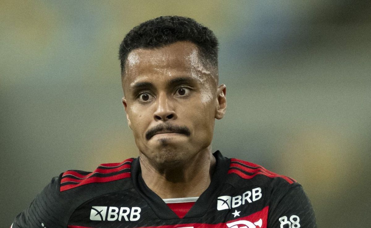 allan fora do flamengo após acusação da ex esposa não acontecerá e volante segue normalmente no clube
