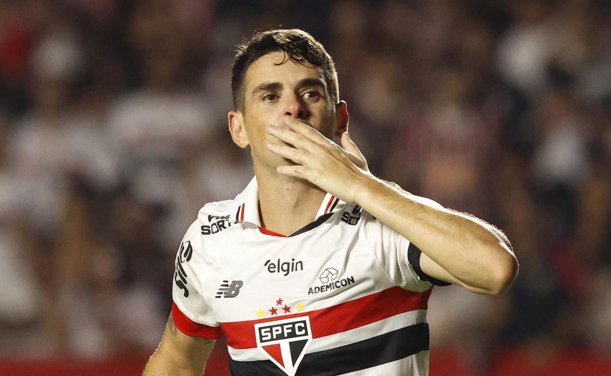 são paulo aproveita ‘show’ de lucas e oscar para provocar corinthians nas redes sociais: “fim de...”