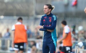 carlinhos é barrado do flamengo de filipe luís e mercado alternativo surge como oportunidade de negócio 