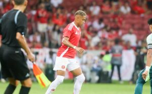 vitinho tem contrato de apenas seis meses com o inter por conta de guerra