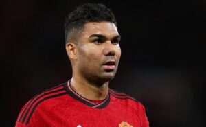 casemiro pode se juntar a oscar no são paulo após liberação do manchester united por empréstimo