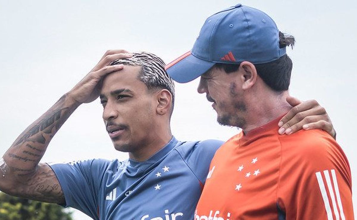 matheus pereira lamenta queda de fernando diniz no cruzeiro: “infelizmente o nosso trabalho foi interrompido”