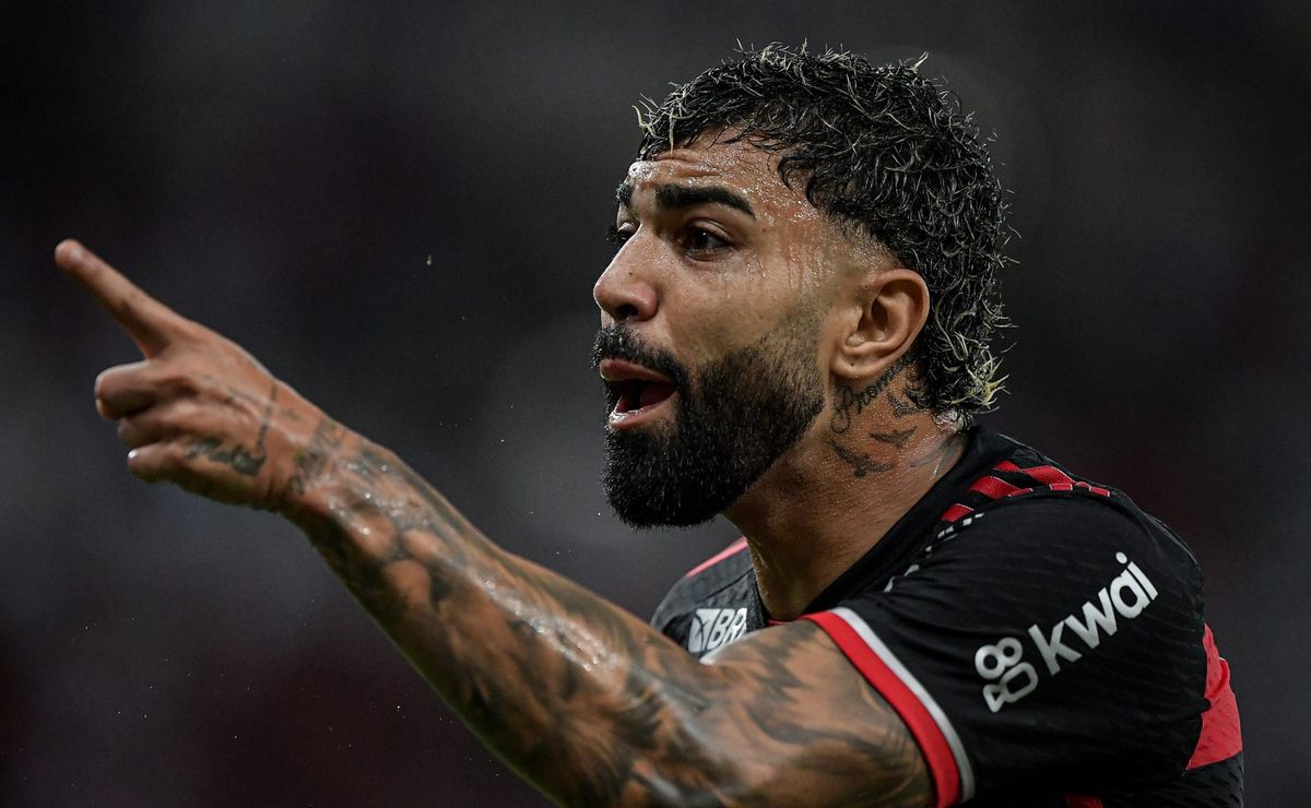 gabigol mal chega no cruzeiro e já causa problemas com atacante