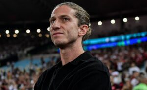 filipe luís é ovacionado após mudanças inesperadas do flamengo no campeonato carioca: “experiência incrível”