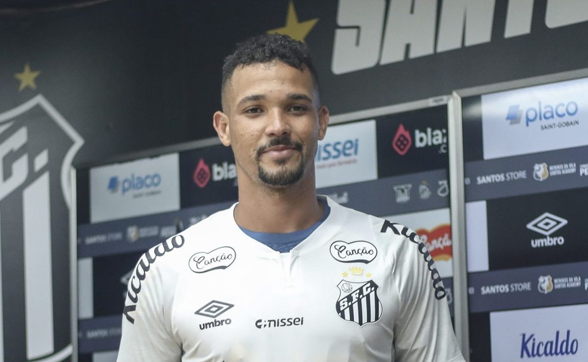 zé ivaldo sofre criticas da torcida do santos fc contra ponte preta: "errou todas"