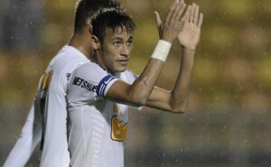 neymar de volta ao santos: relembre como foi a estreia do craque no profissional