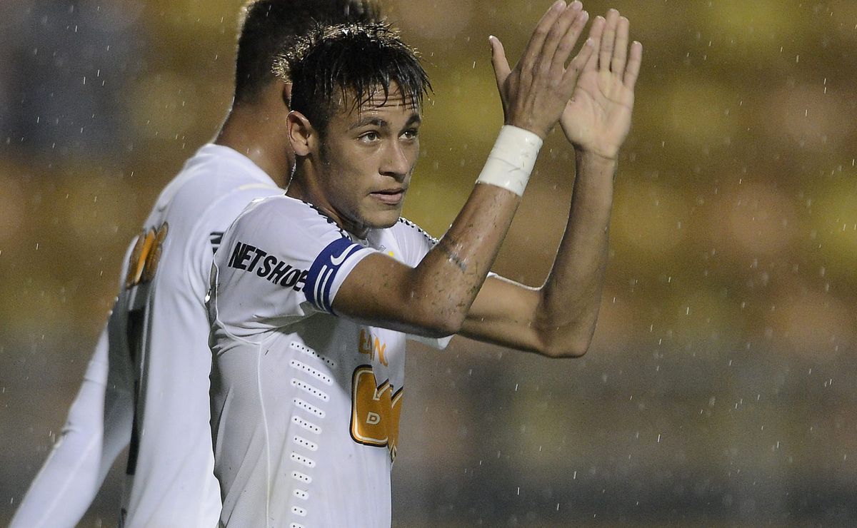 neymar de volta ao santos: relembre como foi a estreia do craque no profissional