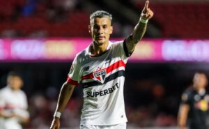 escalação do são paulo: zubeldía prepara time mexido com ferreirinha e super quarteto