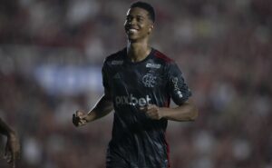 cléber dos santos defende time b do flamengo no campeonato carioca: “É um time só”