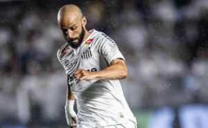 meia do santos usará proteção especial no clássico contra o palmeiras nesta quarta feira