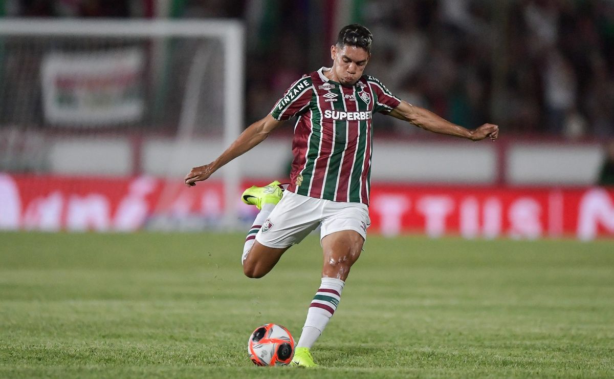 paulo baya some em jogo do fluminense e torcida reclama da contratação: "vou me estressar"