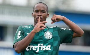 ryan, ex palmeiras, se destaca no são paulo e teve 'ajudinha' de endrick