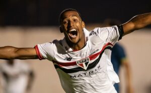 são paulo negocia a venda de zagueiro da copinha, kauê alves, para time de portugal