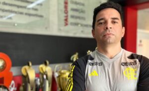 renato maurício prado reprova atuação de cleber do santos no flamengo: "não me parece competente"