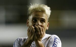 santos recebe nova investida do atlético mg por soteldo e 'rival' oferece r$ 35 milhões