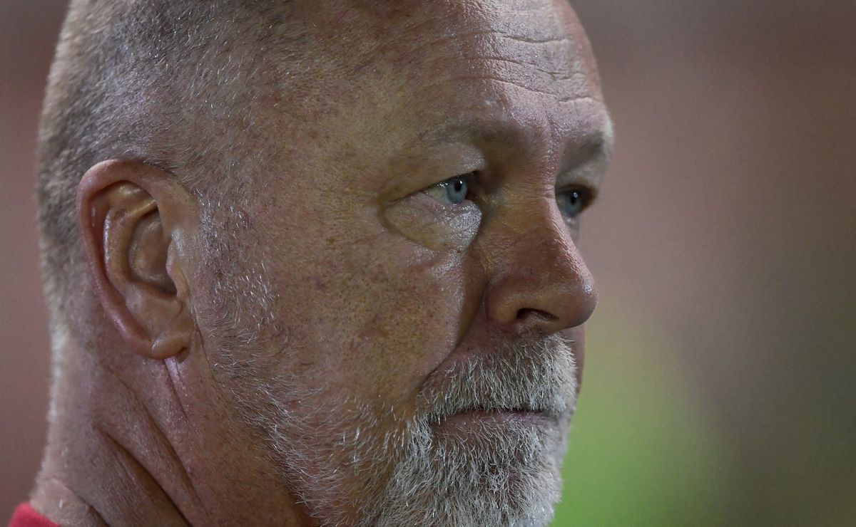 mano menezes recebe notícia de que ‘desafeto’ vira alvo do grêmio