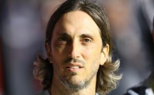 zubeldía toma amarelo em amistoso e torcida do são paulo vai à loucura: "não se aguenta"